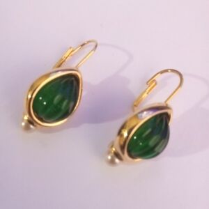 Jesara Signed Dangle Earrings Gold-Tone Green Cabochon w Faux Pearl 1980 VTG